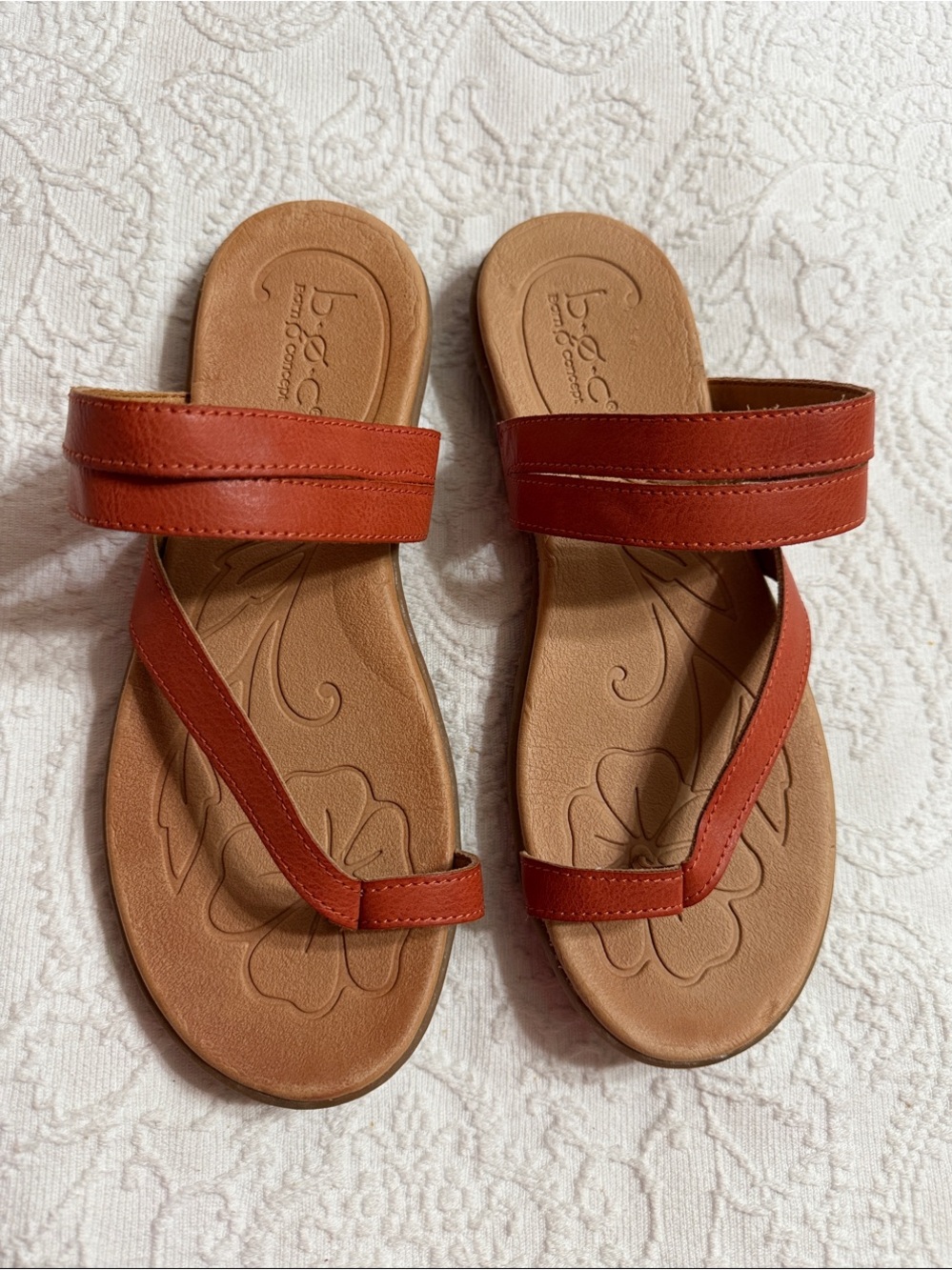 b.o.c. Women’s Size 9M Toe-Loop Sandals Burnt Orange